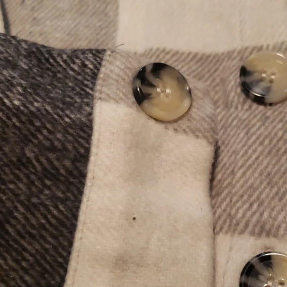 New boutique plaid shacket - Picture 7 of 8